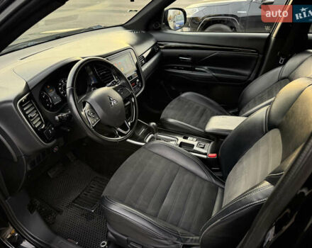 Черный Мицубиси Аутлендер, объемом двигателя 2.36 л и пробегом 153 тыс. км за 14800 $, фото 3 на Automoto.ua