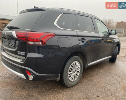 Черный Мицубиси Аутлендер, объемом двигателя 2 л и пробегом 76 тыс. км за 20800 $, фото 2 на Automoto.ua