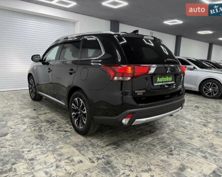 Чорний Міцубісі Аутлендер, об'ємом двигуна 2 л та пробігом 67 тис. км за 22999 $, фото 6 на Automoto.ua