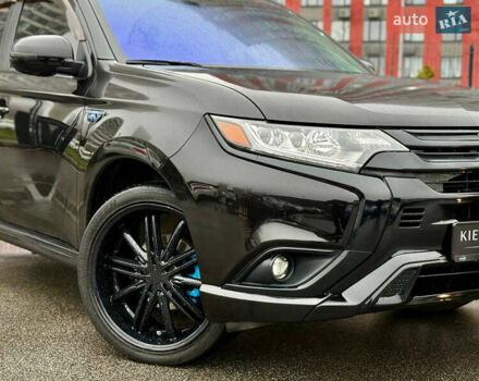 Чорний Міцубісі Аутлендер, об'ємом двигуна 2 л та пробігом 79 тис. км за 22900 $, фото 4 на Automoto.ua