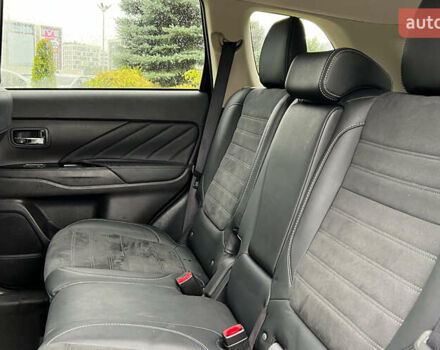 Черный Мицубиси Аутлендер, объемом двигателя 2 л и пробегом 96 тыс. км за 22750 $, фото 21 на Automoto.ua