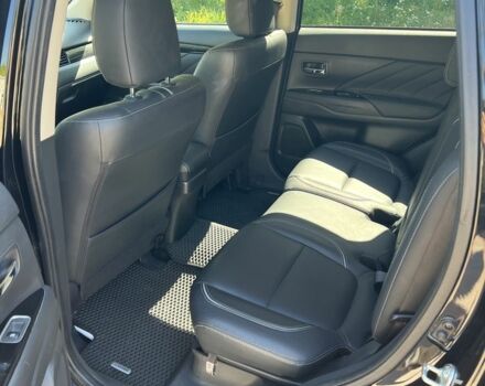 Черный Мицубиси Аутлендер, объемом двигателя 2 л и пробегом 54 тыс. км за 20800 $, фото 6 на Automoto.ua