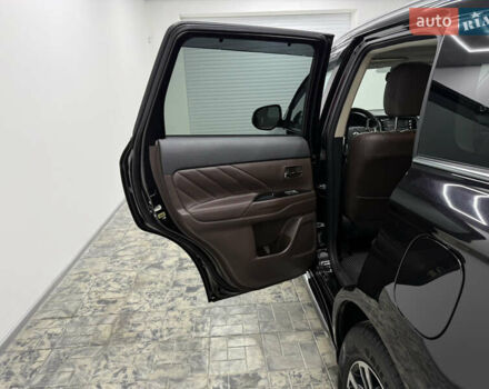 Чорний Міцубісі Аутлендер, об'ємом двигуна 2 л та пробігом 67 тис. км за 22999 $, фото 16 на Automoto.ua