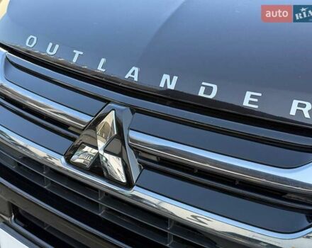 Черный Мицубиси Аутлендер, объемом двигателя 2 л и пробегом 67 тыс. км за 23000 $, фото 9 на Automoto.ua