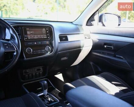 Черный Мицубиси Аутлендер, объемом двигателя 2.4 л и пробегом 130 тыс. км за 16200 $, фото 13 на Automoto.ua