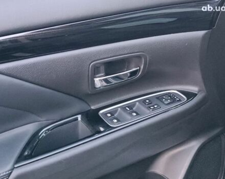 Черный Мицубиси Аутлендер, объемом двигателя 2 л и пробегом 115 тыс. км за 23700 $, фото 18 на Automoto.ua