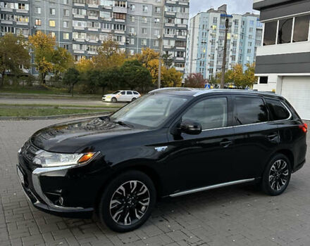 Мицубиси Аутлендер 2018 в Черкассах на Automoto.ua Черный Мицубиси Аутлендер, объемом двигателя 2 л и пробегом 147 тыс. км за 20000 $, фото 1 на Automoto.ua