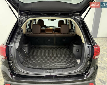 Чорний Міцубісі Аутлендер, об'ємом двигуна 2 л та пробігом 67 тис. км за 22999 $, фото 32 на Automoto.ua