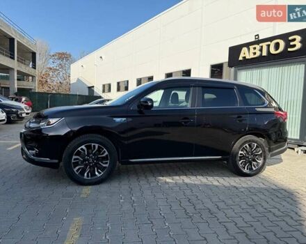 Черный Мицубиси Аутлендер, объемом двигателя 2 л и пробегом 67 тыс. км за 23000 $, фото 1 на Automoto.ua