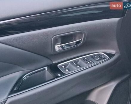 Чорний Міцубісі Аутлендер, об'ємом двигуна 2 л та пробігом 115 тис. км за 23700 $, фото 18 на Automoto.ua