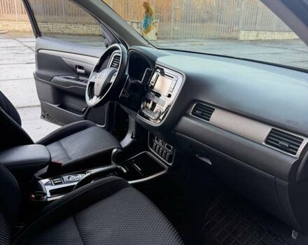 Чорний Міцубісі Аутлендер, об'ємом двигуна 2 л та пробігом 81 тис. км за 18950 $, фото 9 на Automoto.ua