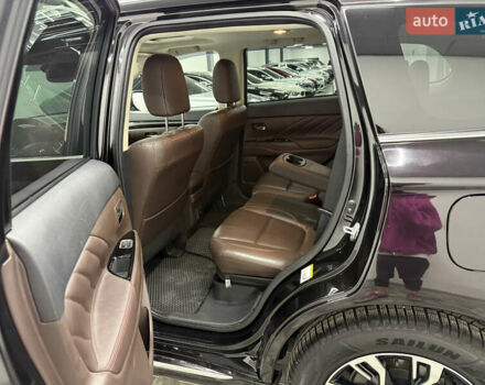 Чорний Міцубісі Аутлендер, об'ємом двигуна 2 л та пробігом 67 тис. км за 22999 $, фото 15 на Automoto.ua