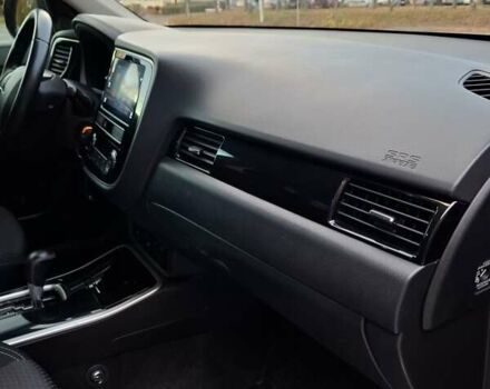 Міцубісі Аутлендер 2018 у Белой Церкве на Automoto.ua Чорний Міцубісі Аутлендер, об'ємом двигуна 2 л та пробігом 121 тис. км за 17800 $, фото 39 на Automoto.ua