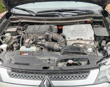 Чорний Міцубісі Аутлендер, об'ємом двигуна 2 л та пробігом 96 тис. км за 22000 $, фото 5 на Automoto.ua