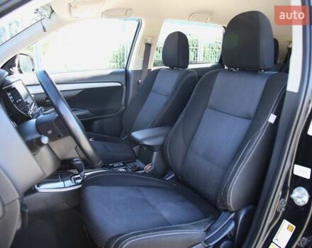 Черный Мицубиси Аутлендер, объемом двигателя 2.4 л и пробегом 130 тыс. км за 16200 $, фото 6 на Automoto.ua