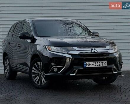 Черный Мицубиси Аутлендер, объемом двигателя 2.4 л и пробегом 53 тыс. км за 17000 $, фото 1 на Automoto.ua