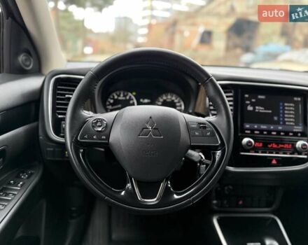 Черный Мицубиси Аутлендер, объемом двигателя 2 л и пробегом 65 тыс. км за 19950 $, фото 15 на Automoto.ua