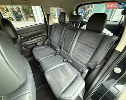 Чорний Міцубісі Аутлендер, об'ємом двигуна 2.36 л та пробігом 106 тис. км за 16250 $, фото 17 на Automoto.ua