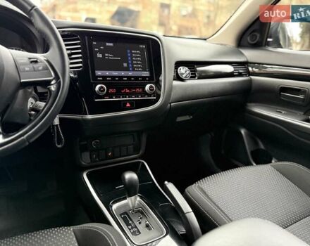 Черный Мицубиси Аутлендер, объемом двигателя 2 л и пробегом 65 тыс. км за 19950 $, фото 21 на Automoto.ua