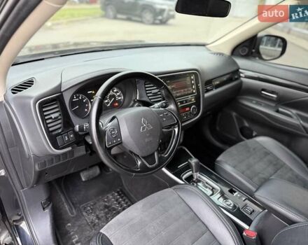 Чорний Міцубісі Аутлендер, об'ємом двигуна 2.36 л та пробігом 106 тис. км за 16250 $, фото 14 на Automoto.ua