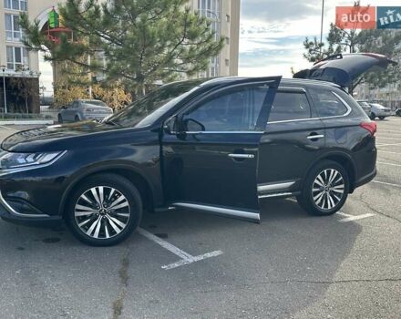 Черный Мицубиси Аутлендер, объемом двигателя 2.36 л и пробегом 90 тыс. км за 26500 $, фото 2 на Automoto.ua