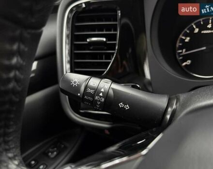 Черный Мицубиси Аутлендер, объемом двигателя 2 л и пробегом 65 тыс. км за 19950 $, фото 28 на Automoto.ua