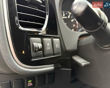 Черный Мицубиси Аутлендер, объемом двигателя 2 л и пробегом 65 тыс. км за 19950 $, фото 24 на Automoto.ua