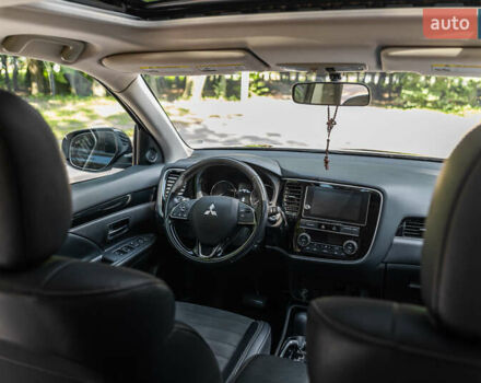 Черный Мицубиси Аутлендер, объемом двигателя 2.4 л и пробегом 56 тыс. км за 18500 $, фото 5 на Automoto.ua