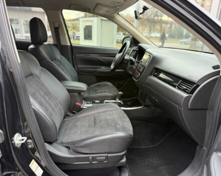 Чорний Міцубісі Аутлендер, об'ємом двигуна 2.4 л та пробігом 107 тис. км за 16250 $, фото 4 на Automoto.ua