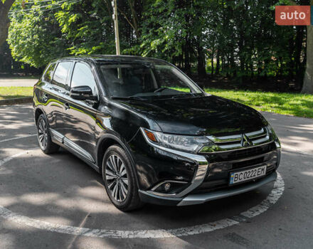 Черный Мицубиси Аутлендер, объемом двигателя 2.4 л и пробегом 56 тыс. км за 18500 $, фото 3 на Automoto.ua