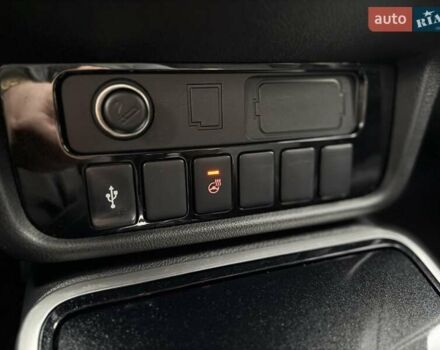 Черный Мицубиси Аутлендер, объемом двигателя 2 л и пробегом 65 тыс. км за 19950 $, фото 39 на Automoto.ua