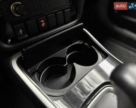 Черный Мицубиси Аутлендер, объемом двигателя 2 л и пробегом 65 тыс. км за 19950 $, фото 40 на Automoto.ua