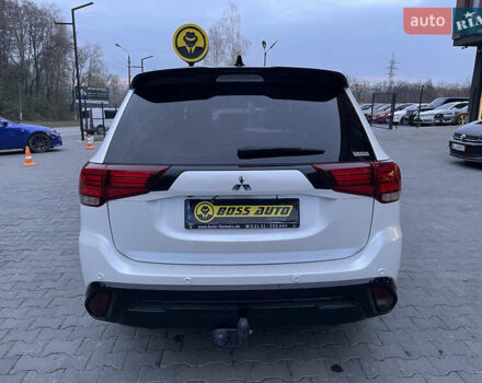 Черный Мицубиси Аутлендер, объемом двигателя 2.4 л и пробегом 53 тыс. км за 32900 $, фото 4 на Automoto.ua