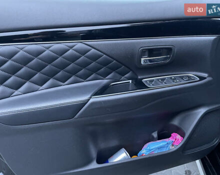 Черный Мицубиси Аутлендер, объемом двигателя 2.4 л и пробегом 53 тыс. км за 32900 $, фото 6 на Automoto.ua