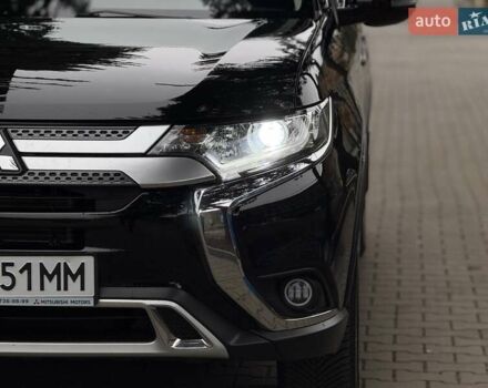 Черный Мицубиси Аутлендер, объемом двигателя 2 л и пробегом 65 тыс. км за 19950 $, фото 11 на Automoto.ua