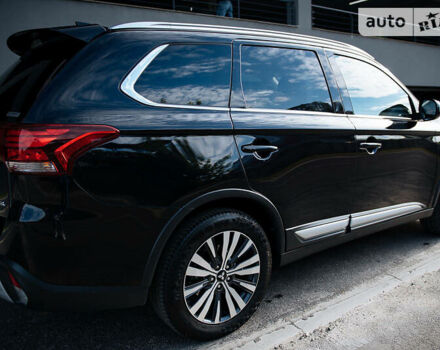 Міцубісі Аутлендер 2019 у Львові на Automoto.ua Чорний Міцубісі Аутлендер, об'ємом двигуна 2.4 л та пробігом 75 тис. км за 17200 $, фото 4 на Automoto.ua