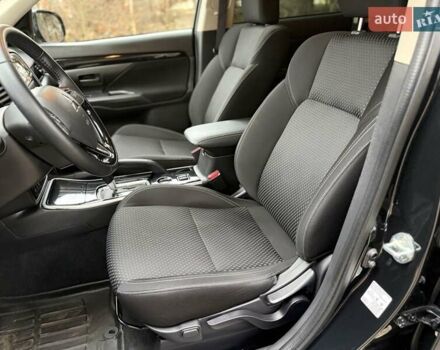 Черный Мицубиси Аутлендер, объемом двигателя 2 л и пробегом 65 тыс. км за 19950 $, фото 17 на Automoto.ua