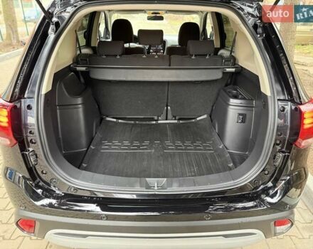 Черный Мицубиси Аутлендер, объемом двигателя 2 л и пробегом 65 тыс. км за 19950 $, фото 41 на Automoto.ua