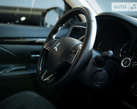 Міцубісі Аутлендер 2019 у Львові на Automoto.ua Чорний Міцубісі Аутлендер, об'ємом двигуна 2.4 л та пробігом 75 тис. км за 17200 $, фото 12 на Automoto.ua