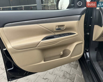 Чорний Міцубісі Аутлендер, об'ємом двигуна 2.36 л та пробігом 53 тис. км за 23500 $, фото 17 на Automoto.ua