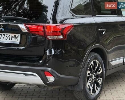 Черный Мицубиси Аутлендер, объемом двигателя 2 л и пробегом 65 тыс. км за 19950 $, фото 6 на Automoto.ua