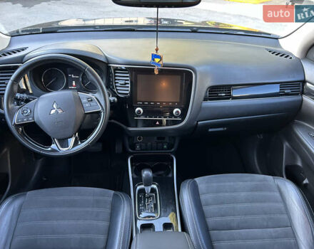 Черный Мицубиси Аутлендер, объемом двигателя 2.36 л и пробегом 67 тыс. км за 19500 $, фото 8 на Automoto.ua