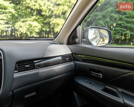 Черный Мицубиси Аутлендер, объемом двигателя 2.4 л и пробегом 56 тыс. км за 18500 $, фото 6 на Automoto.ua