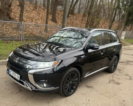 Черный Мицубиси Аутлендер, объемом двигателя 2 л и пробегом 148 тыс. км за 21800 $, фото 2 на Automoto.ua