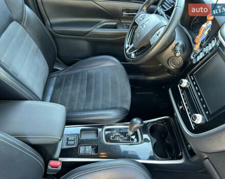 Черный Мицубиси Аутлендер, объемом двигателя 2.36 л и пробегом 67 тыс. км за 19500 $, фото 9 на Automoto.ua