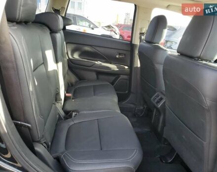 Чорний Міцубісі Аутлендер, об'ємом двигуна 3 л та пробігом 96 тис. км за 3600 $, фото 9 на Automoto.ua