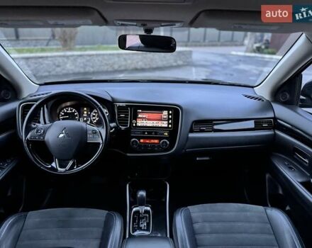 Чорний Міцубісі Аутлендер, об'ємом двигуна 2.36 л та пробігом 132 тис. км за 15900 $, фото 12 на Automoto.ua