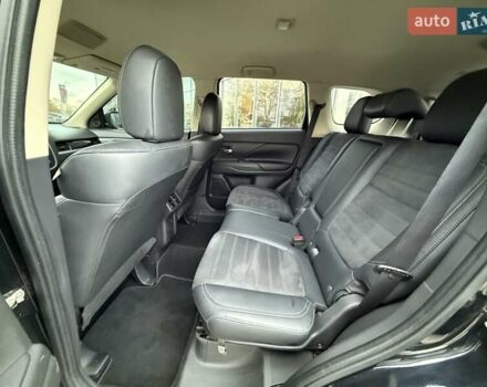 Чорний Міцубісі Аутлендер, об'ємом двигуна 2.36 л та пробігом 106 тис. км за 16250 $, фото 16 на Automoto.ua