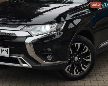 Черный Мицубиси Аутлендер, объемом двигателя 2 л и пробегом 65 тыс. км за 19950 $, фото 1 на Automoto.ua