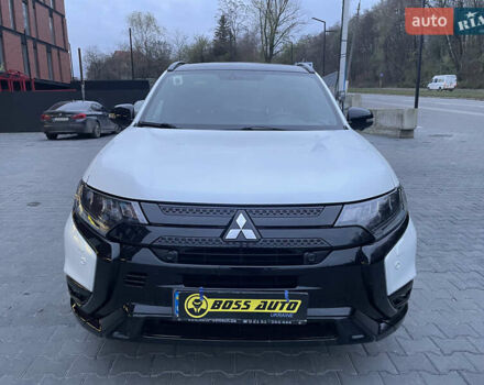 Черный Мицубиси Аутлендер, объемом двигателя 2.4 л и пробегом 53 тыс. км за 32900 $, фото 1 на Automoto.ua